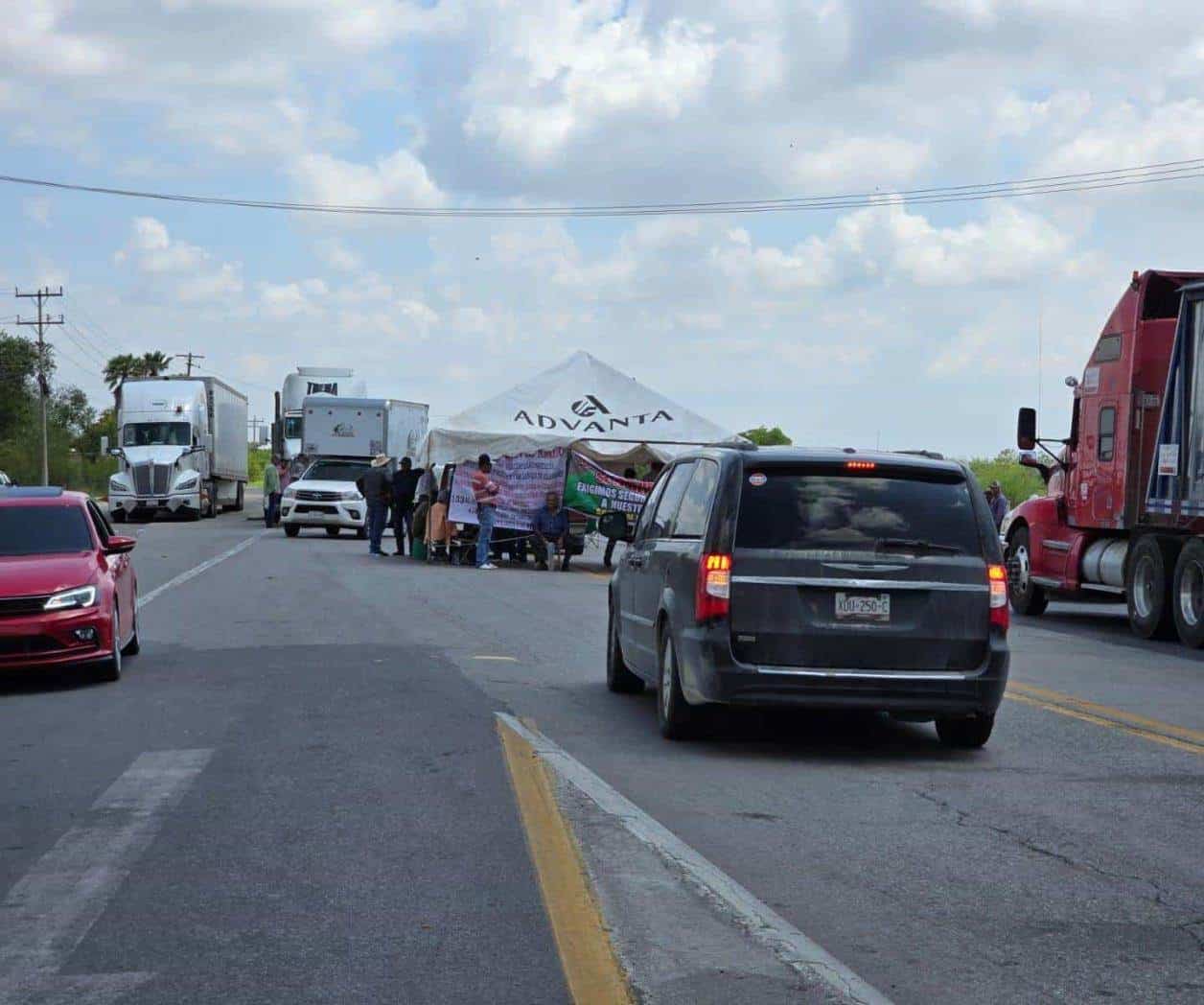 Protestan productores por tercer día: paralizan carreteras Victoria-Matamoros y Reynosa-Monterrey