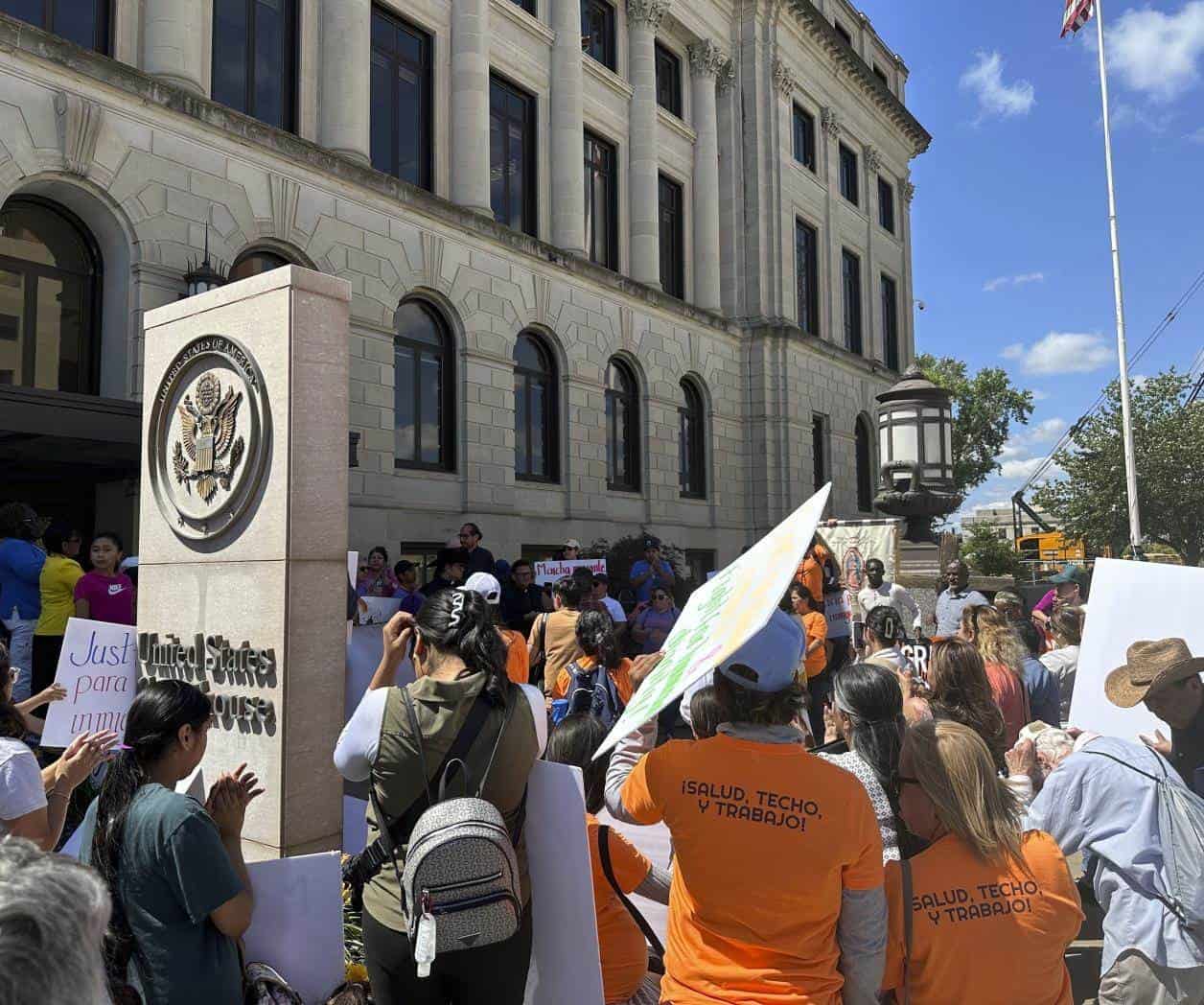 Iowa defendió su nueva ley de inmigración Iowa defendió su nueva ley de inmigración