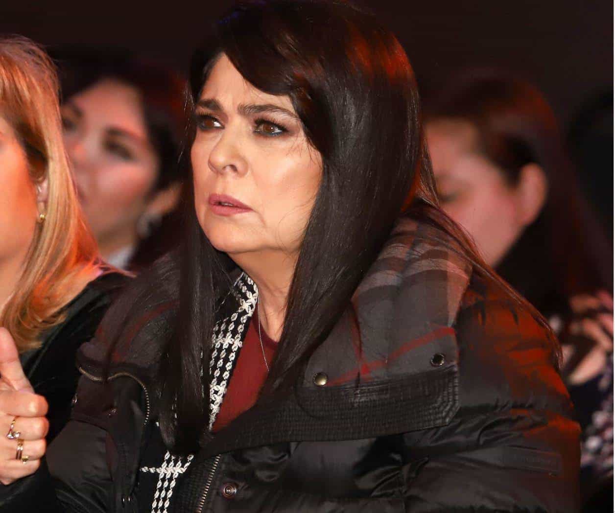 Victoria Ruffo arremete contra aerolínea por desatención Victoria Ruffo arremete contra aerolínea por desatención