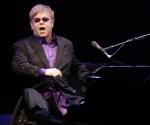 Elton John liquida su armario