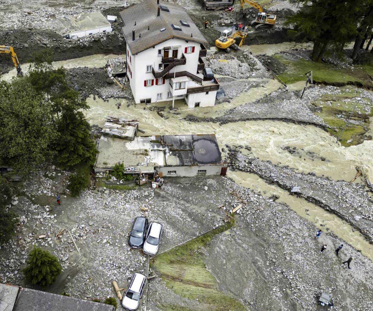 Emergencia por inundaciones y deslizamientos en Suiza e Italia Emergencia por inundaciones y deslizamientos en Suiza e Italia