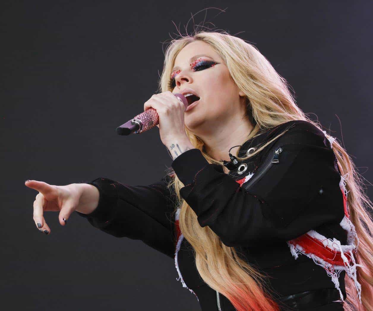 Avril Lavigne recibe la Orden de Canadá por su contribución artística