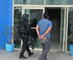 Frustran robo a supermercado