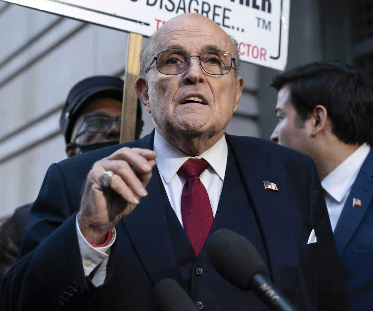 Retiran a Giuliani licencia de abogado en Nueva York