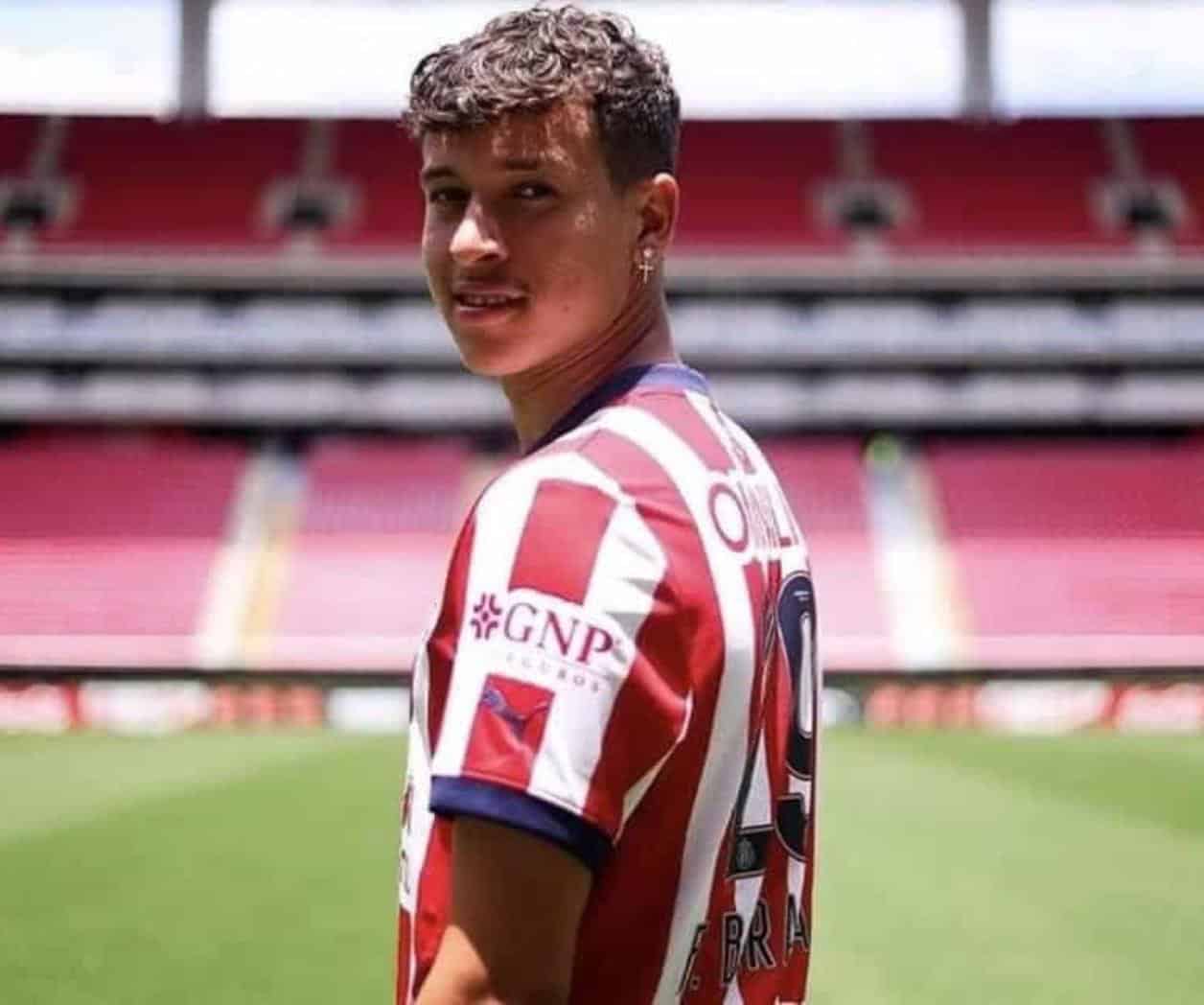 Anuncia Chivas la contratación de Fidel Barajas