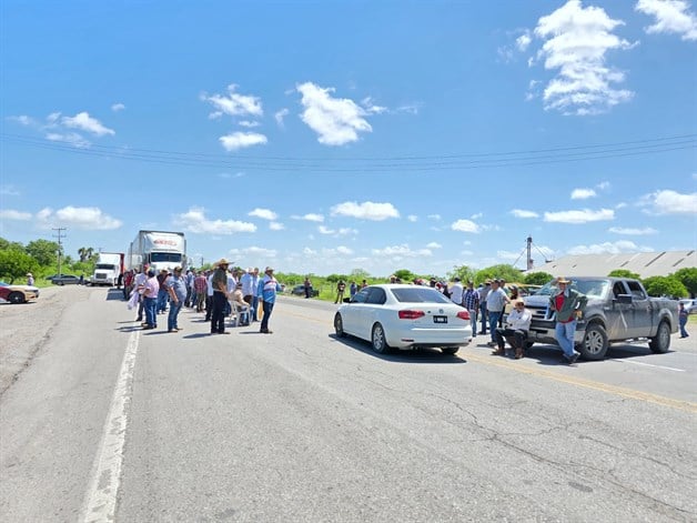 Vuelven bloqueos carreteros en San Fernando