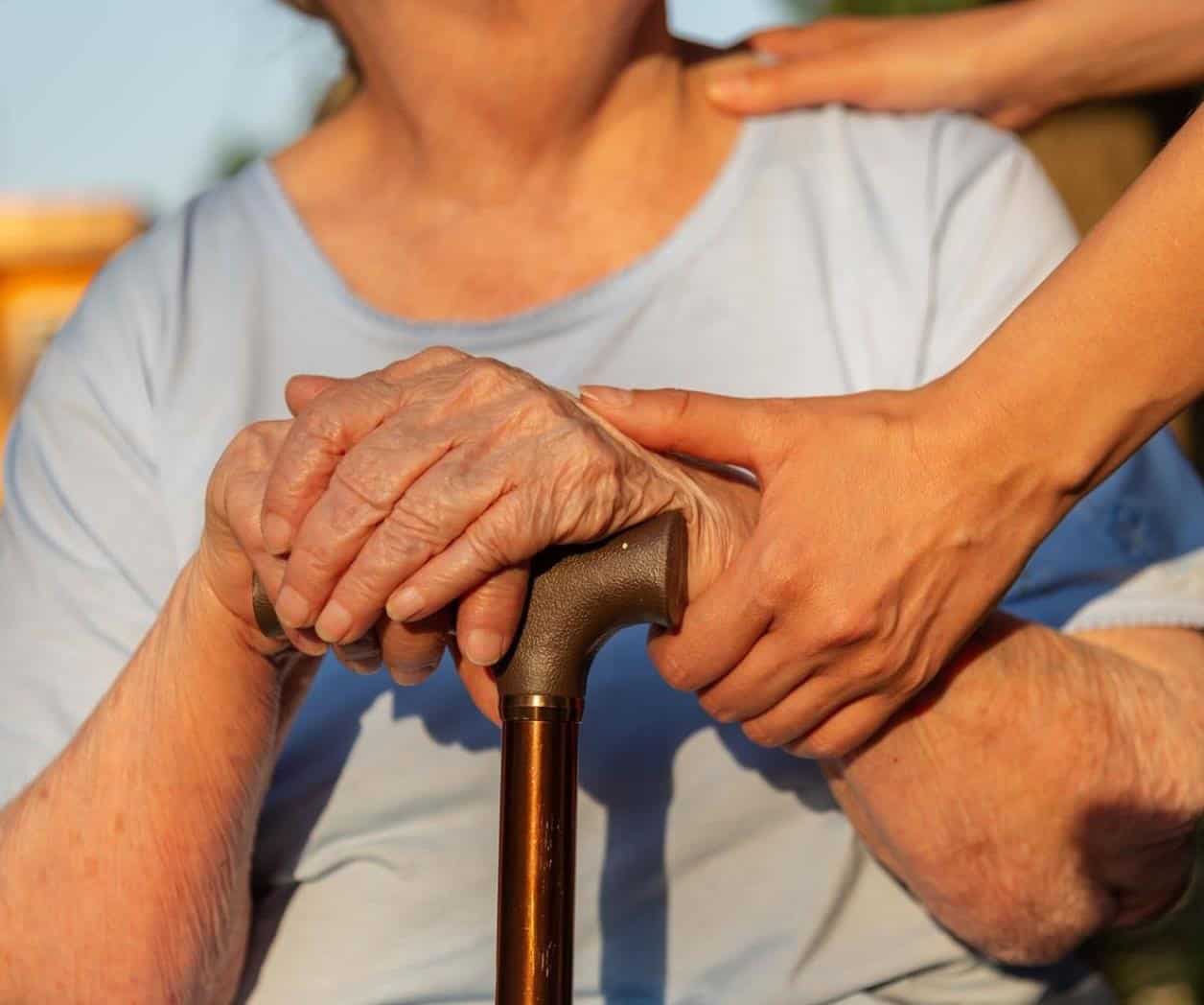 Hábitos clave para mantener la salud en la vejez