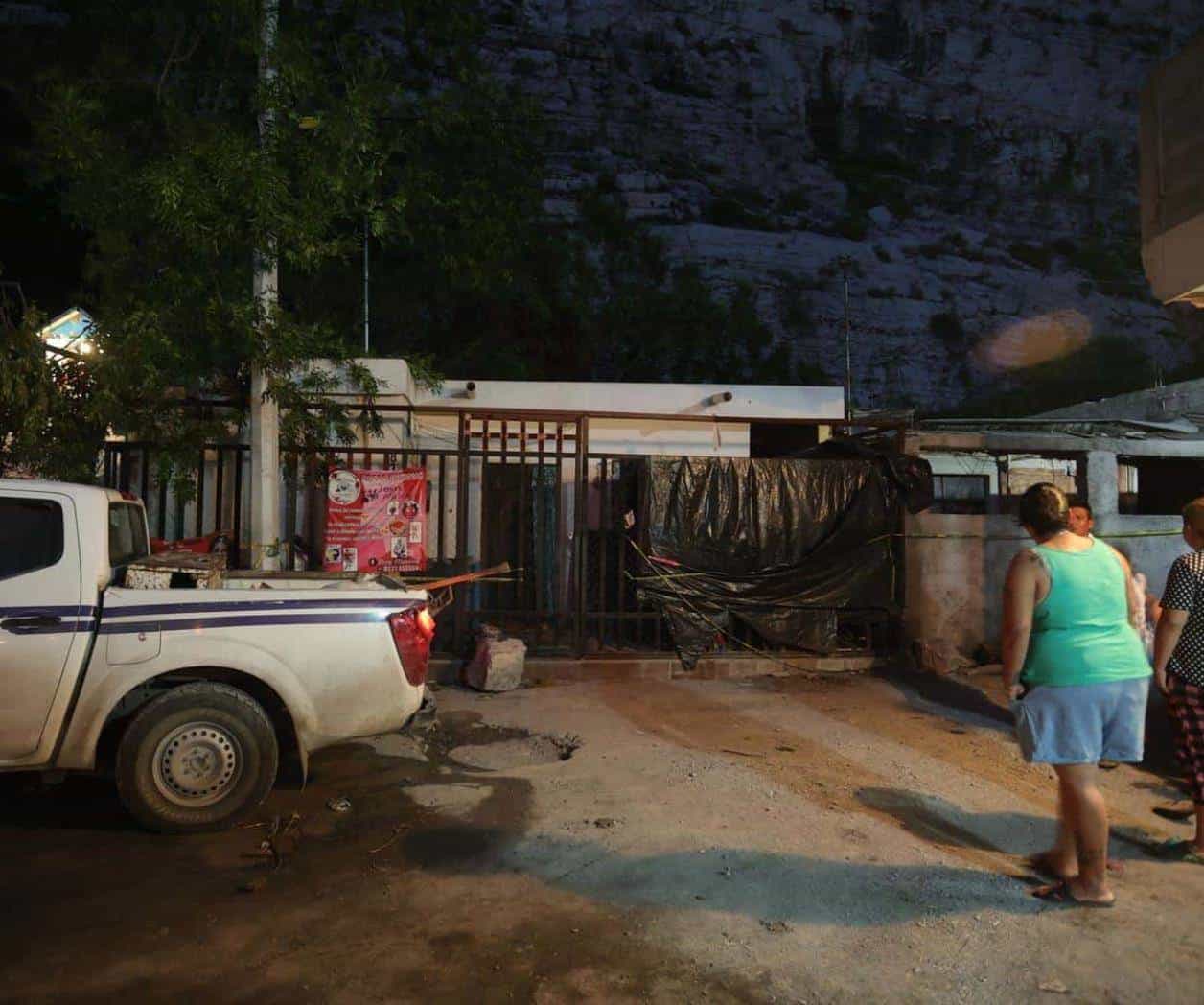 Deslaves en Cerro del Topo Chico provoca evacuación de vecinos