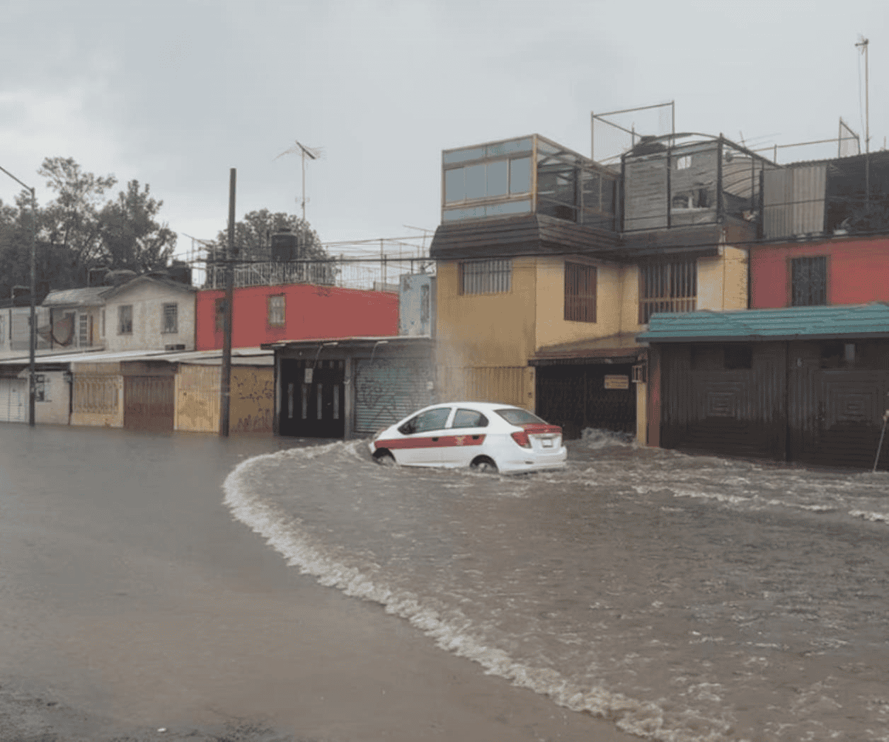 Fuertes lluvias producen inundaciones en Cuautitlán Izcalli