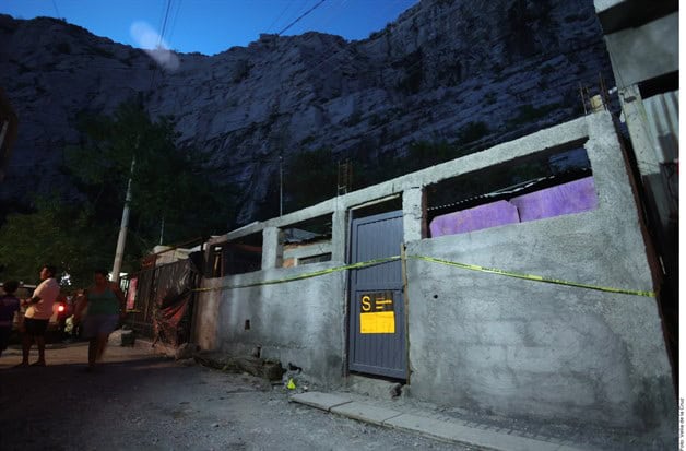 Deslaves en Cerro del Topo Chico provoca evacuación de vecinos