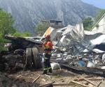 Tráiler cae del puente en Autopista a Saltillo