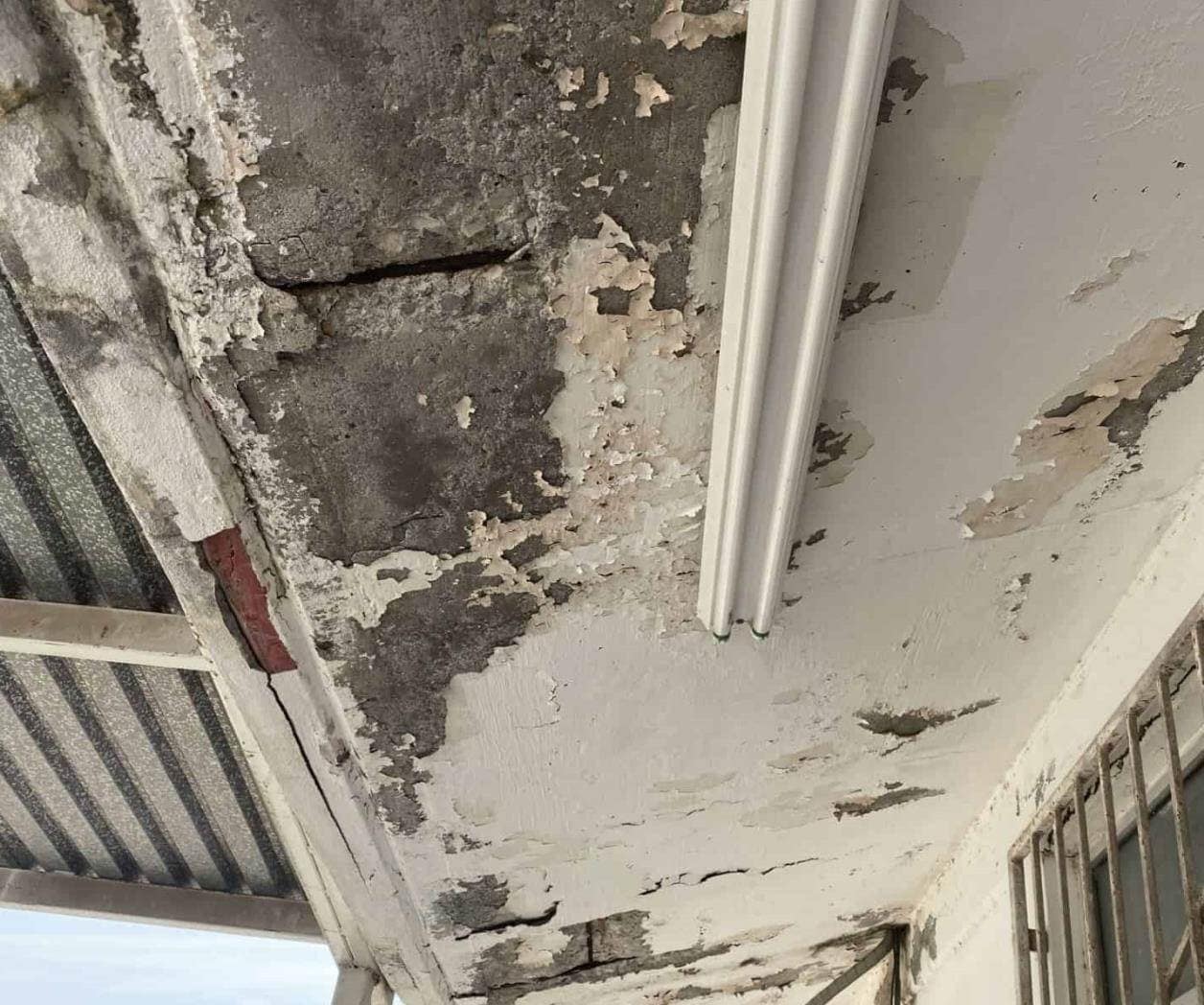 Avanzan grietas en  el Centro de Salud