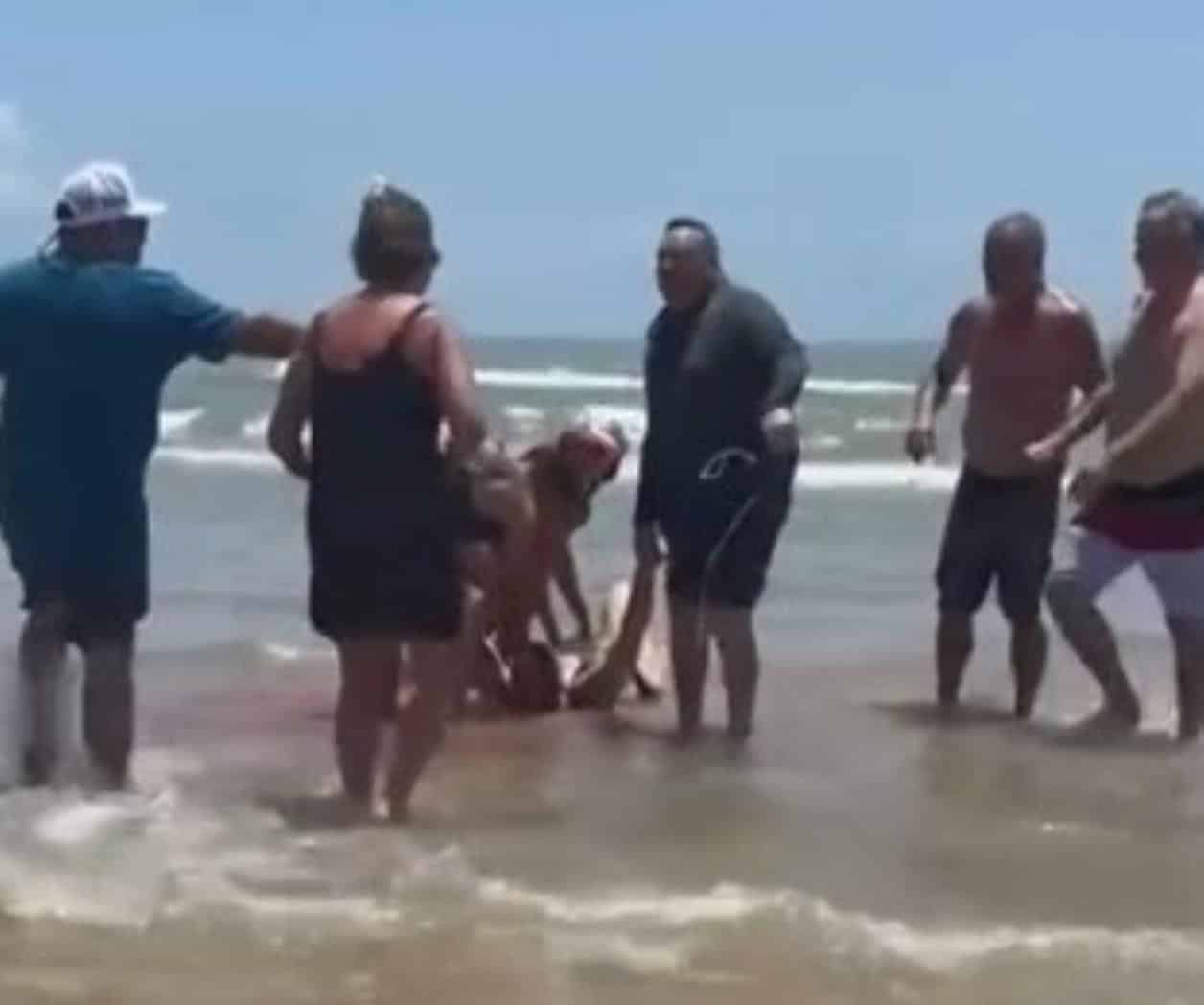 Isla del Padre: Hombre se enfrentó a tiburón para que liberara a su esposa