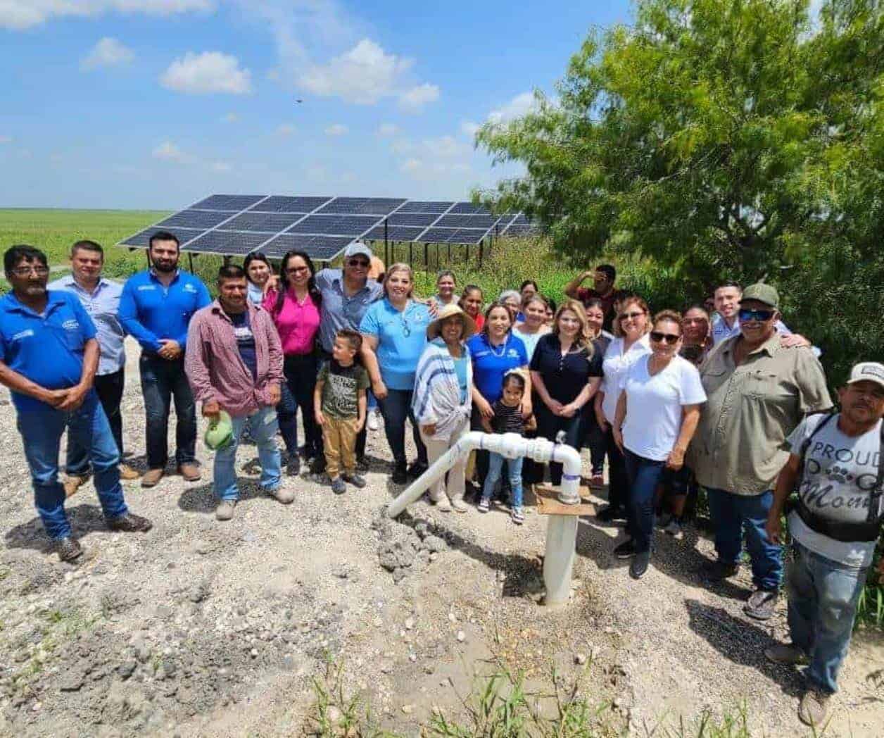 Inaugura Maybella toma de agua en colonia agrícola