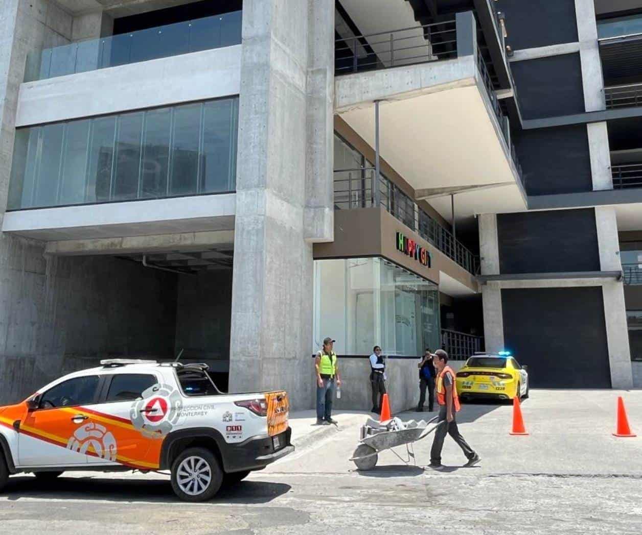 Trabajador de construcción muere al caer de altura de 4 metros en Monterrey