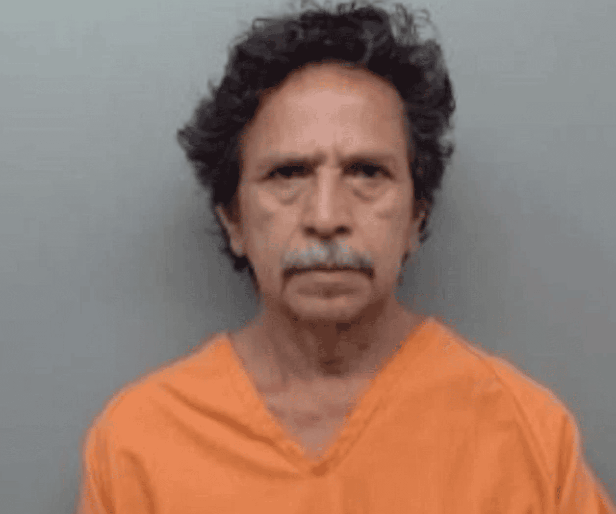 Ataca con cuchillo al hijo de su novia