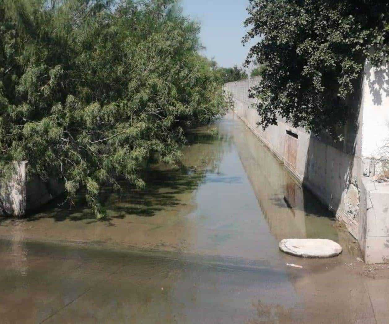 Aguas residuales inundan Avenida Camino Real de Reynosa