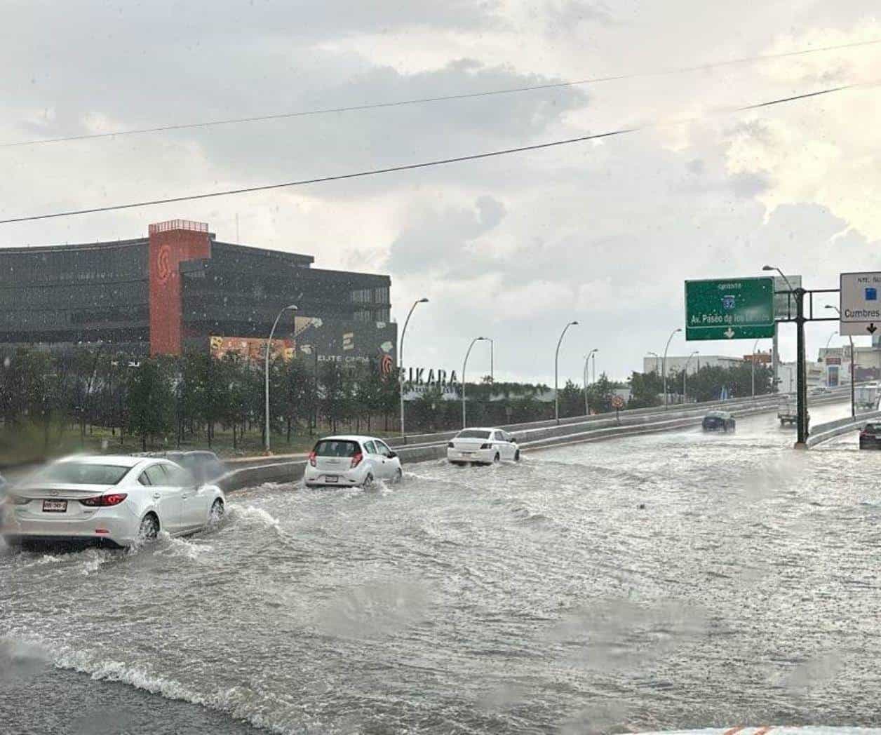 Lluvias causan encharcamientos en Zona Metropolitana de Monterrey