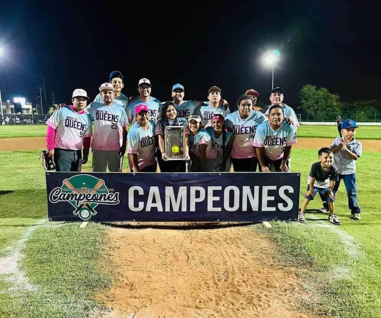 Queens, campeonas de la categoría Mixto Sabatino