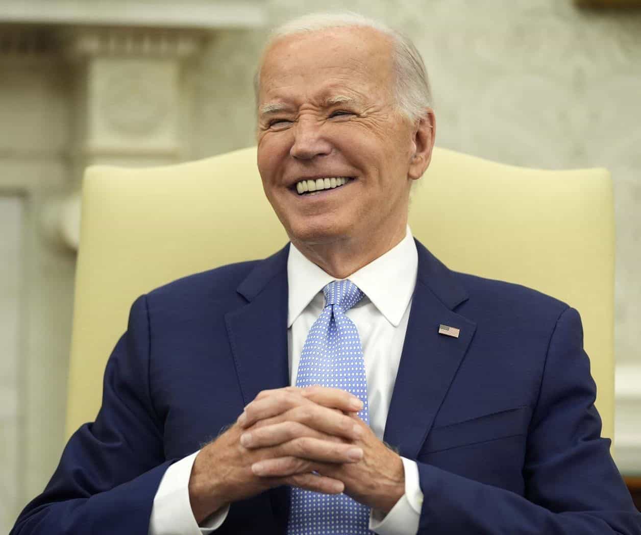 Confunde Biden a Zelensky con Putin