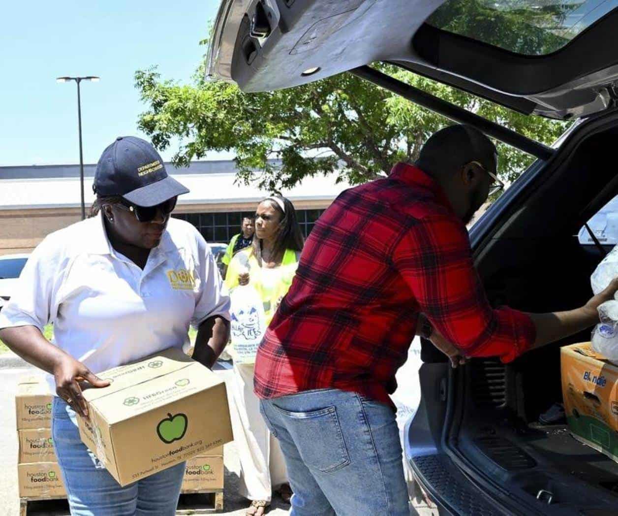 Crece la presión para reparar apagones en una Houston sofocada y sin luz tras la tormenta Beryl