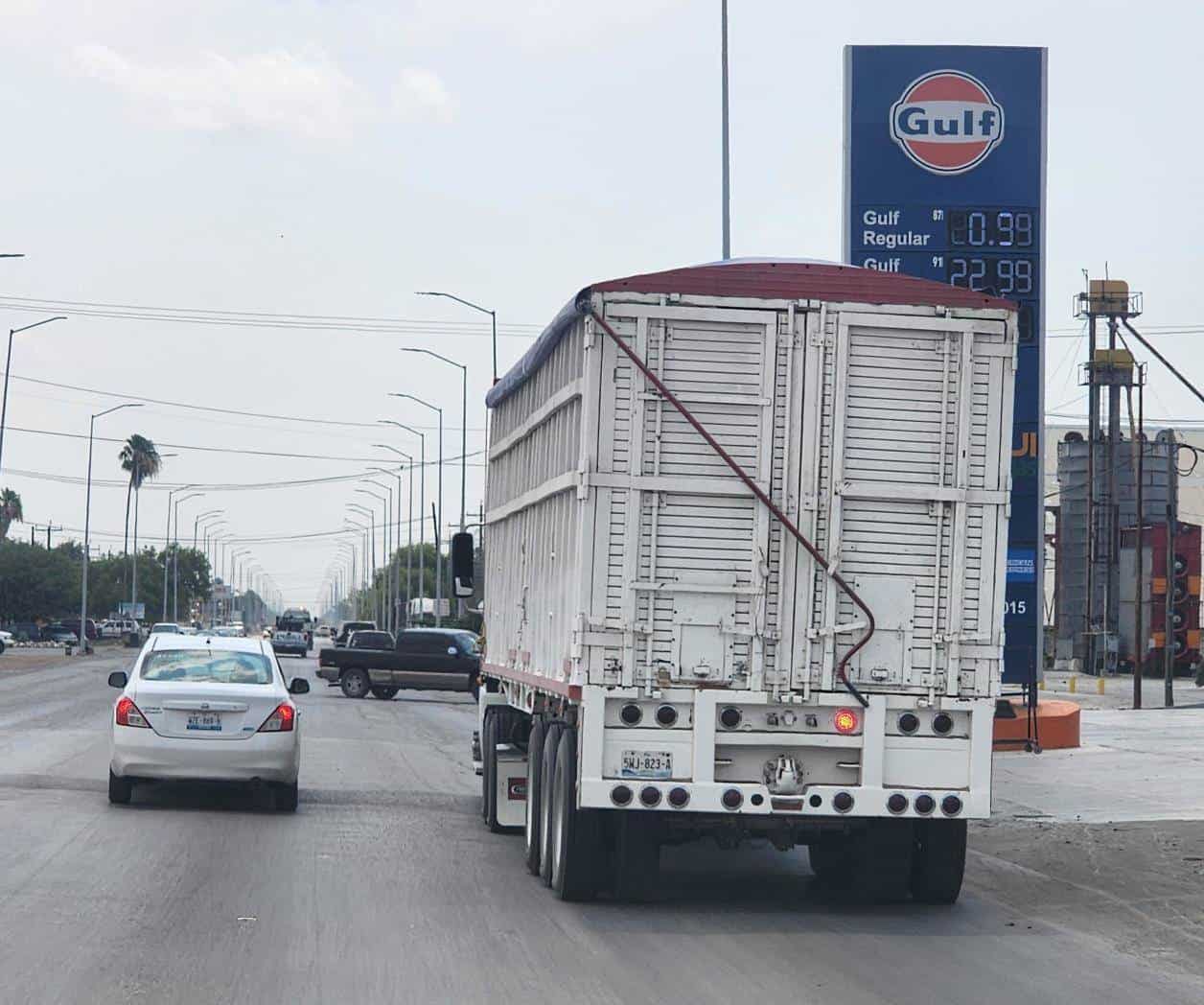 Alerta policía por camiones de carga en Valle Hermoso