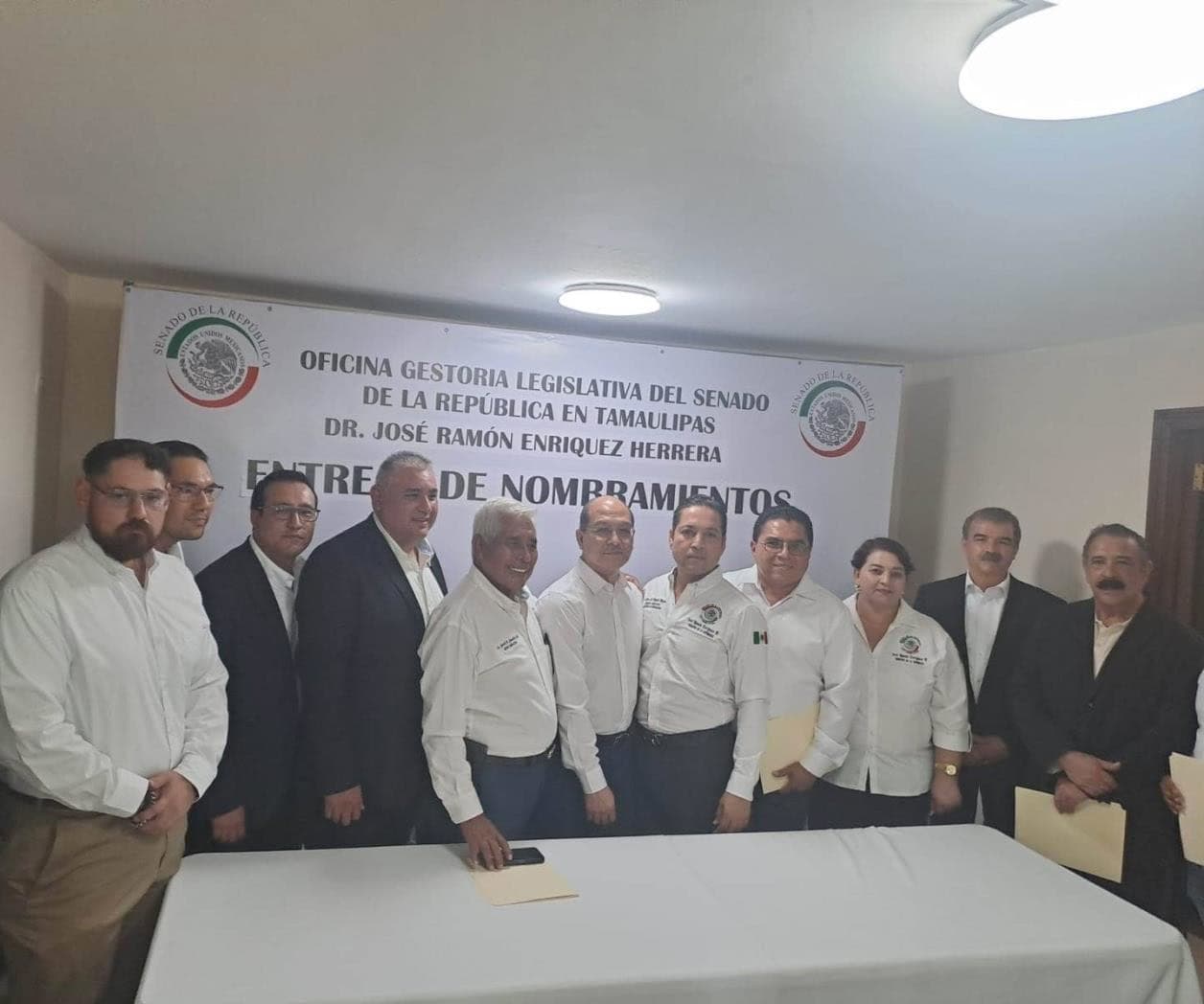 Inaugura senador oficina de gestoría