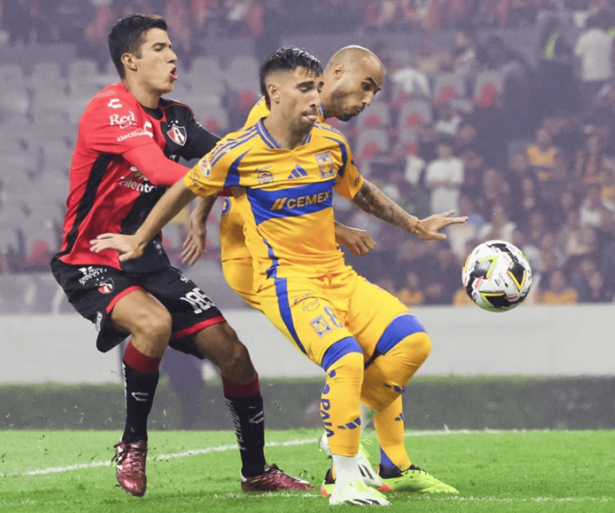 Empate entre Atlas y Tigres en el Estadio Jalisco