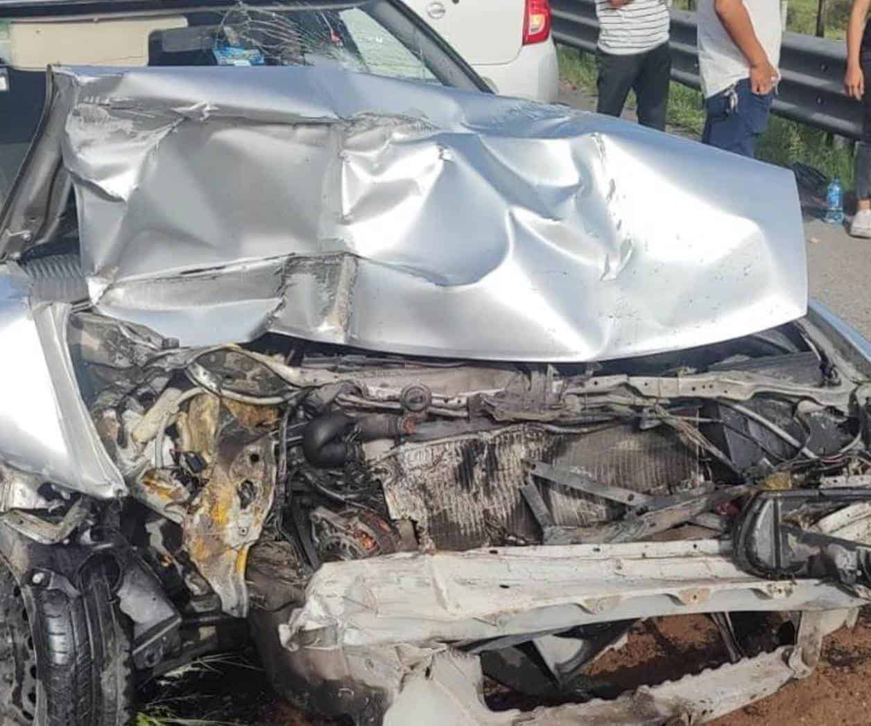 Conductor no alcanza a frenar y choca parte trasera de tráiler en Carretera Monterrey - Saltillo