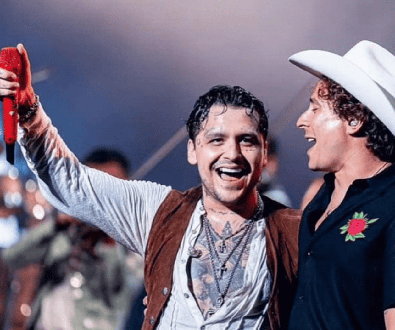 Memo Ochoa presume su cumpleaños cantando con Christian Nodal