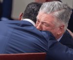 Así se vivió en la sala del tribunal el desenlace del caso contra Alec Baldwin