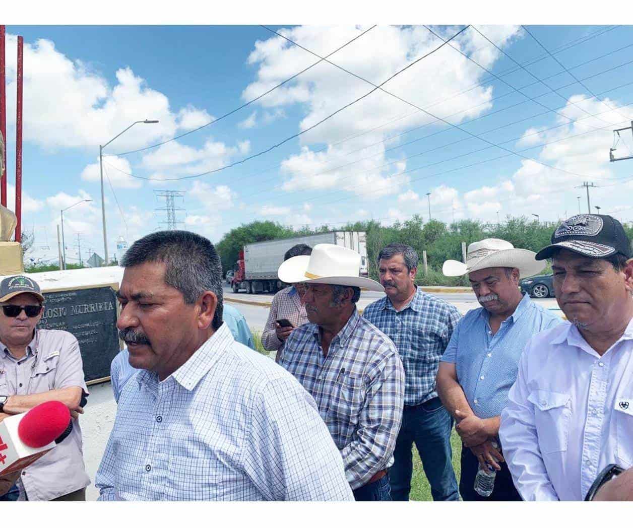 Amenazan productores de Tamaulipas con cerrar puentes y carreteras