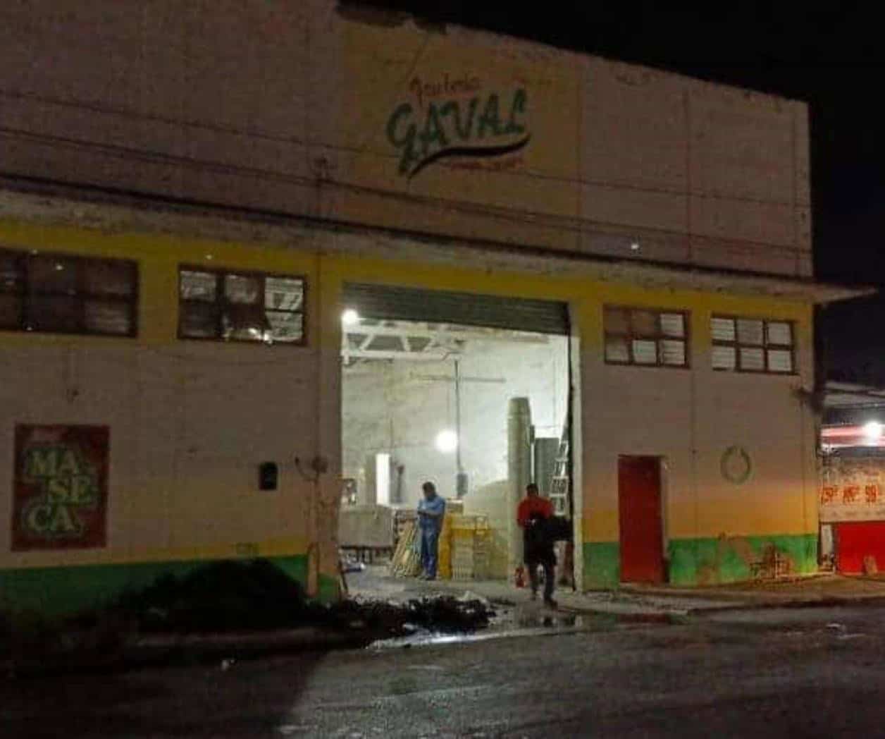 Arde bodega de comestibles  en zona Centro