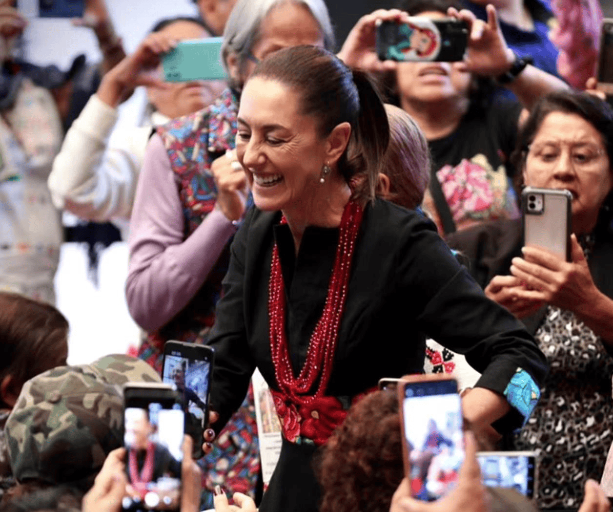 Claudia Sheinbaum asegura que gobernará para las mujeres