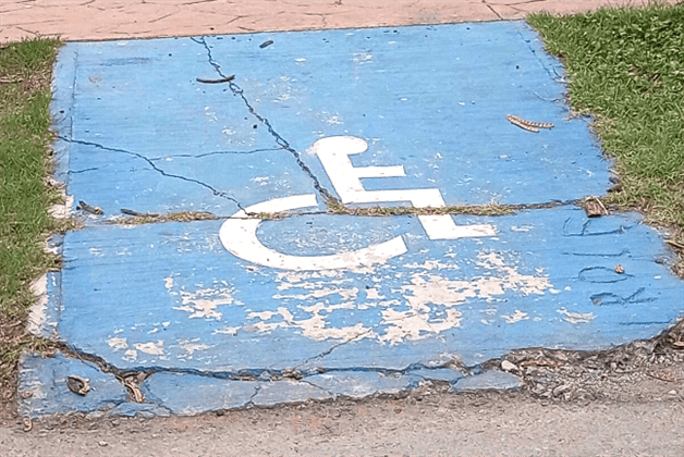 Abandonan accesos para discapacitados en Plaza Trevi&ntilde;o Zapata
