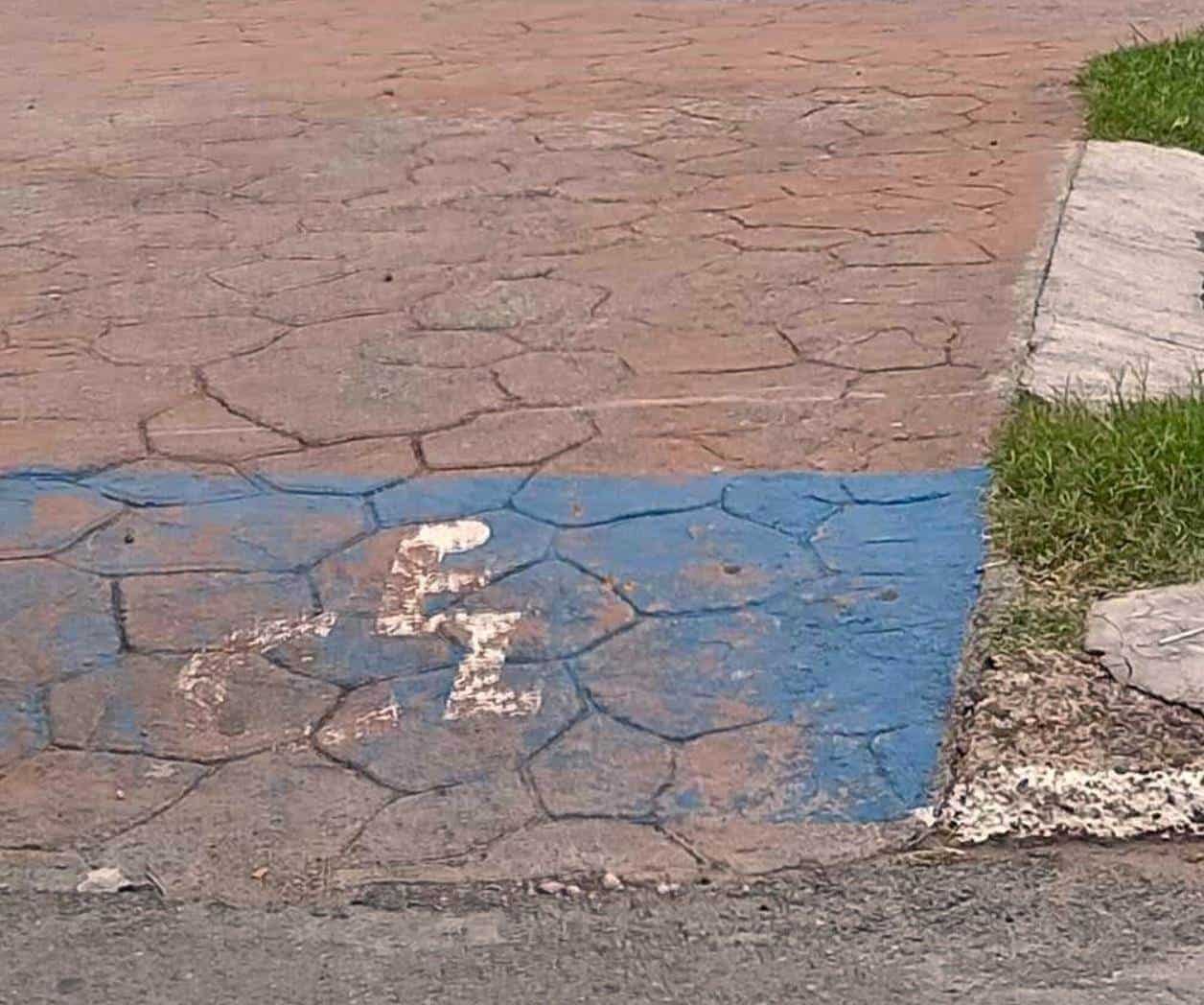 Abandonan accesos para discapacitados en Plaza Treviño Zapata Abandonan accesos para discapacitados en Plaza Treviño Zapata