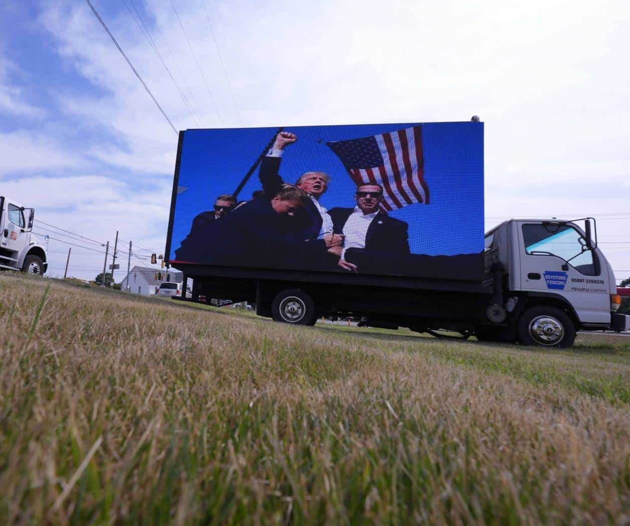 Atacante tenía fotos de Trump, Biden y otros