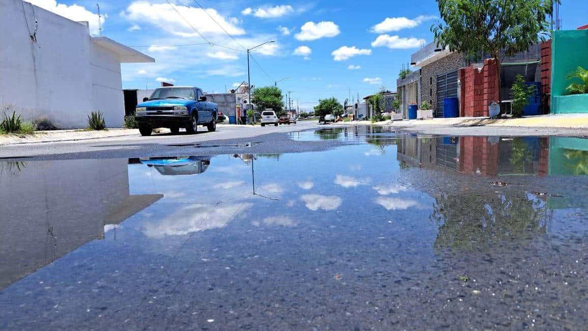 Fugas de agua afectan a residentes del fraccionamiento Hacienda del Sol