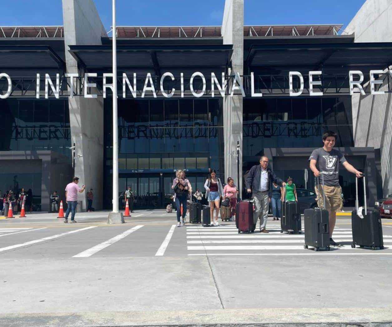 Sufren pasajeros por apagón cibernético
