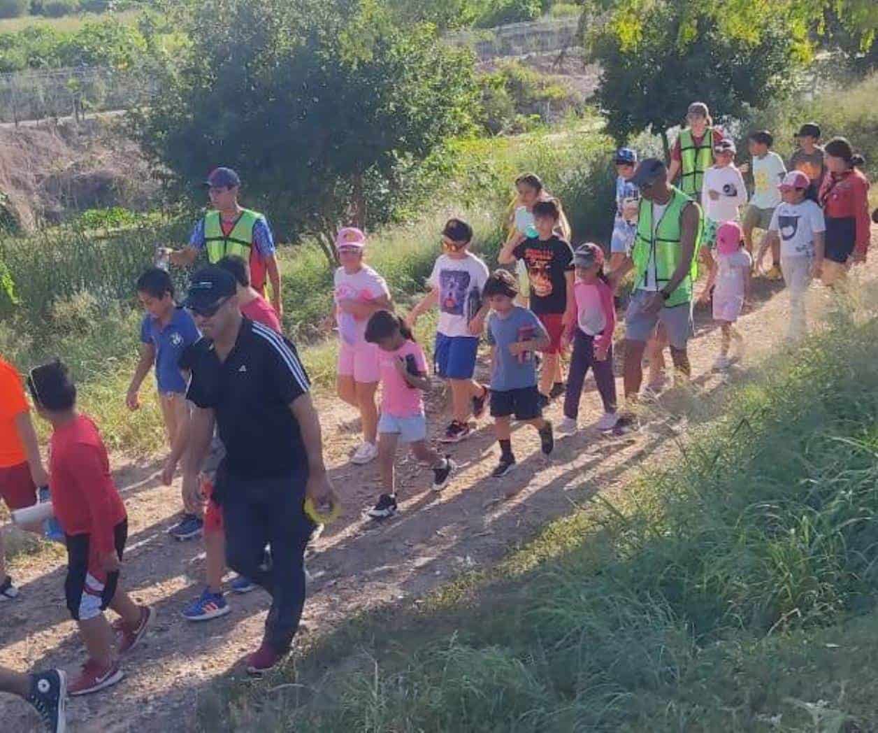 Realizan senderismo en bordo del río Bravo