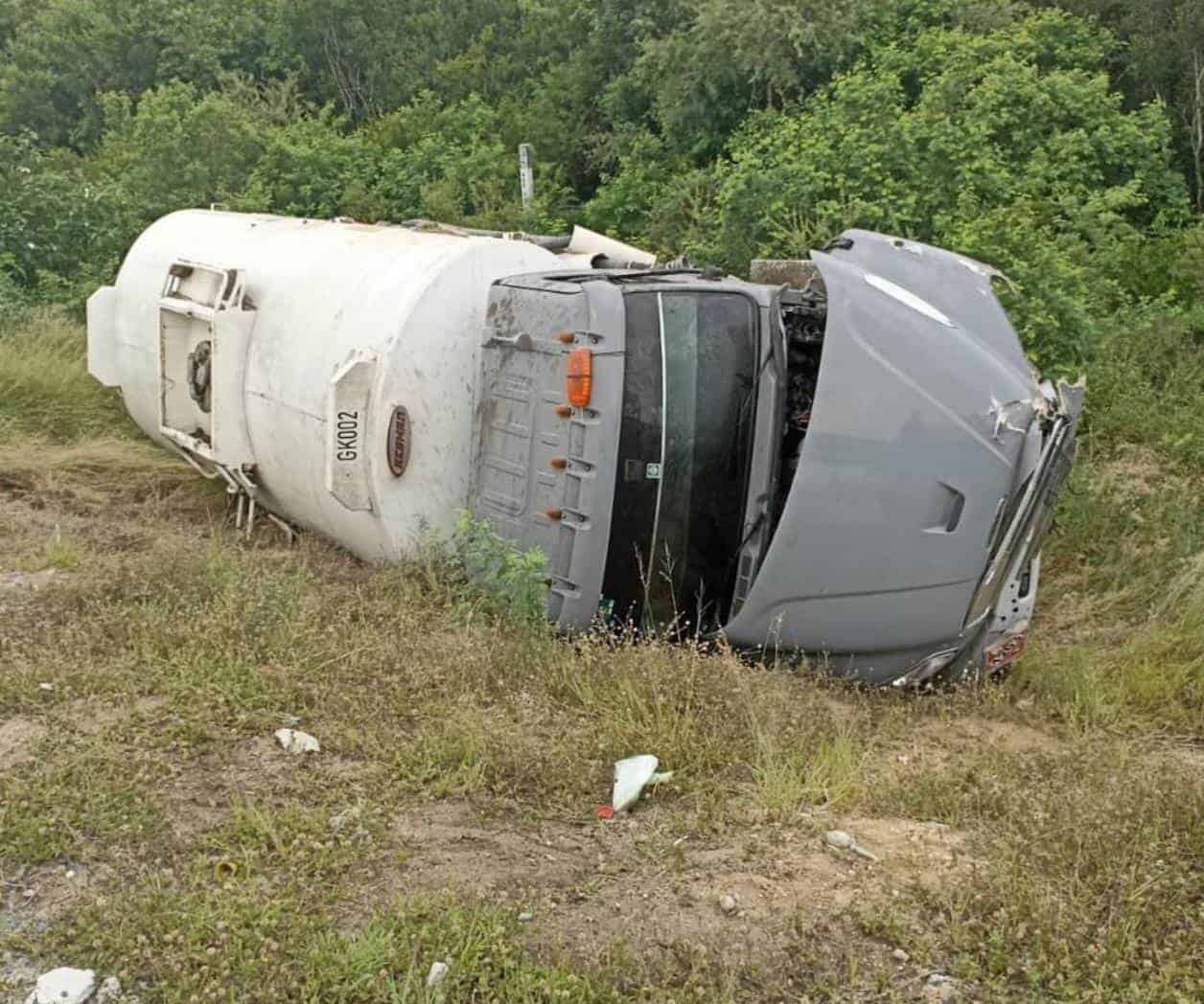 Se registra choque de pipas en Cadereyta