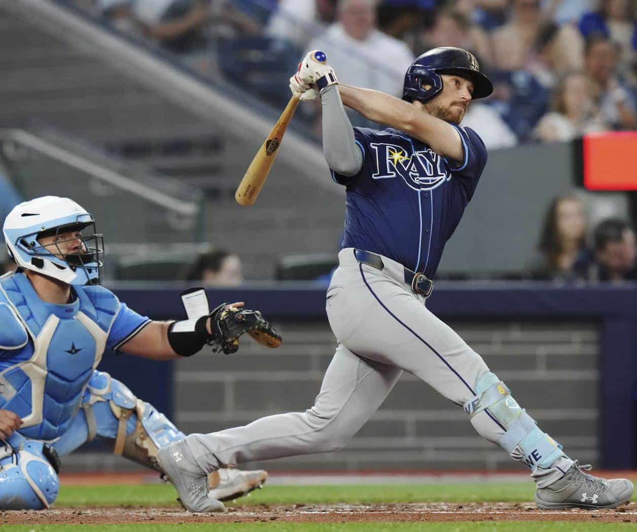 Lowe logra 2 jonrones en la victoria de Rays