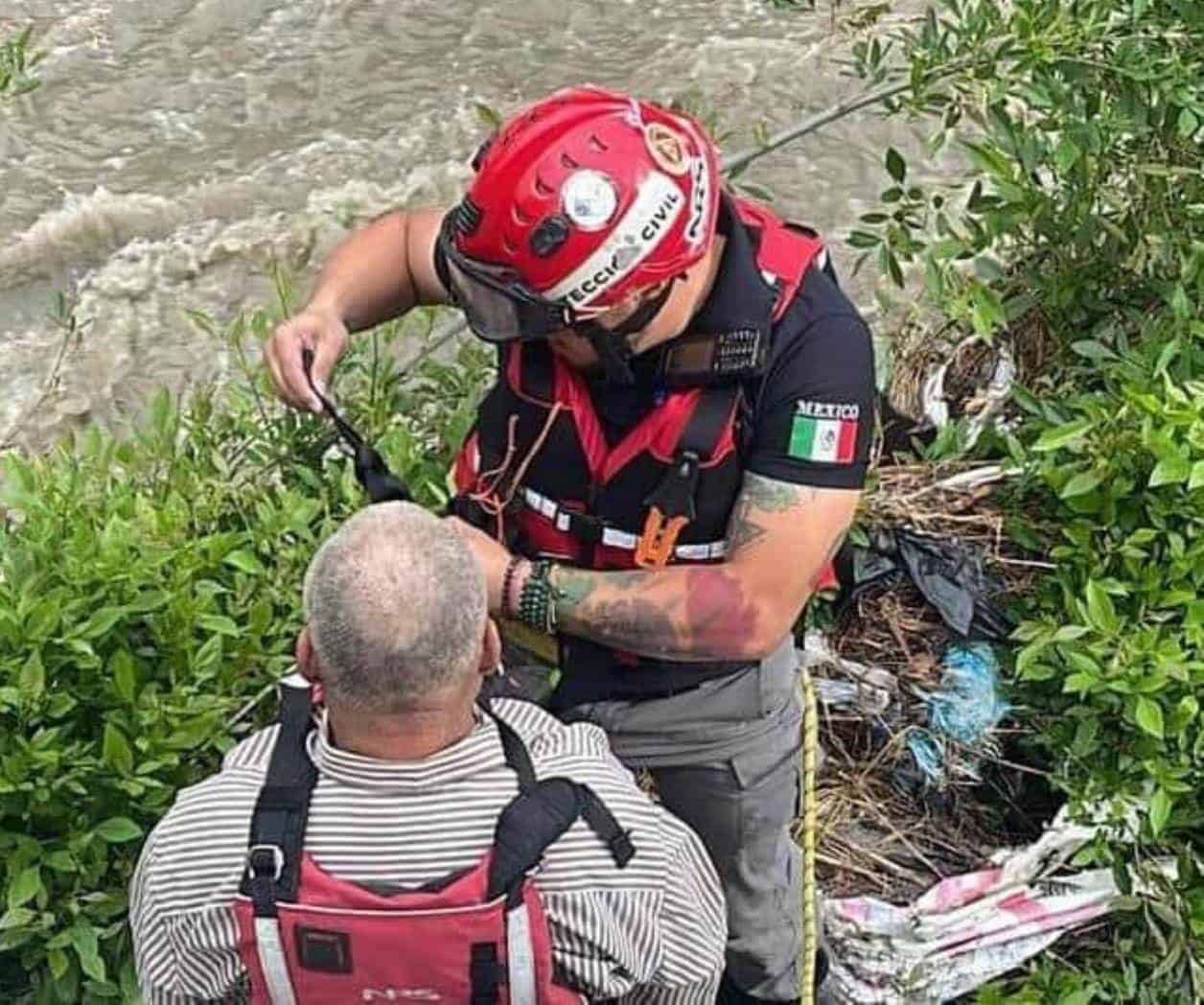 Rescate exitoso de hombre arrastrado en arroyo de Monterrey