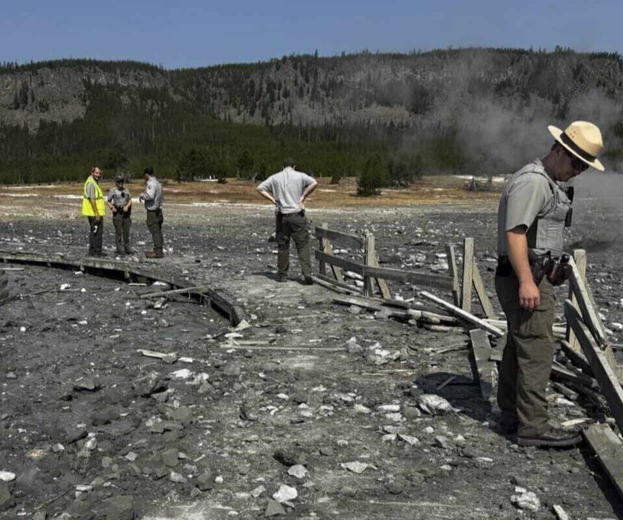 Explosión hidrotermal sorprende a visitantes