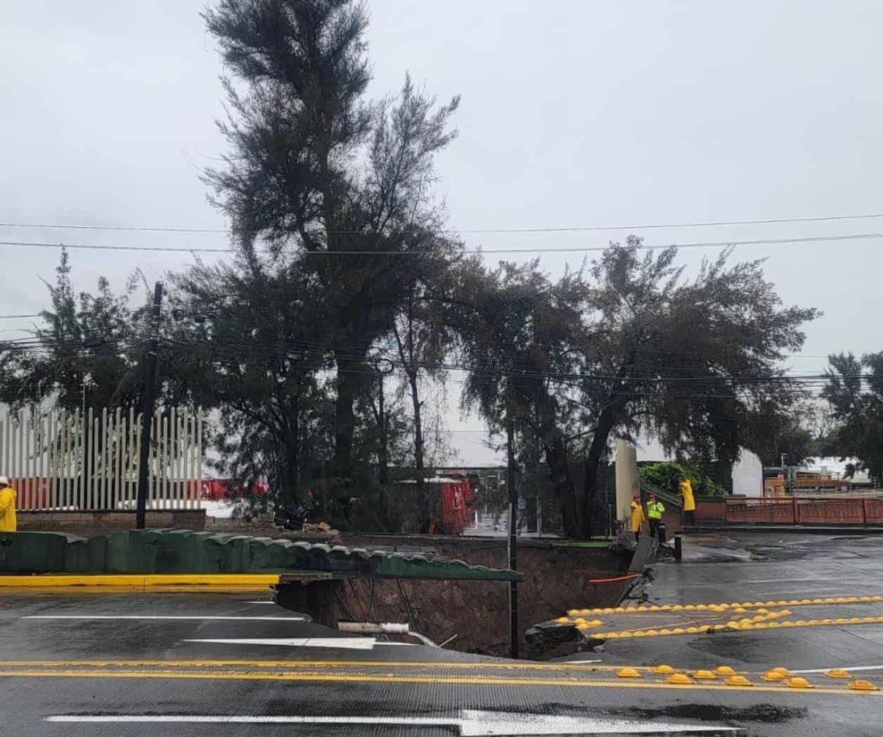 Se abre mega socavón en Guadalajara