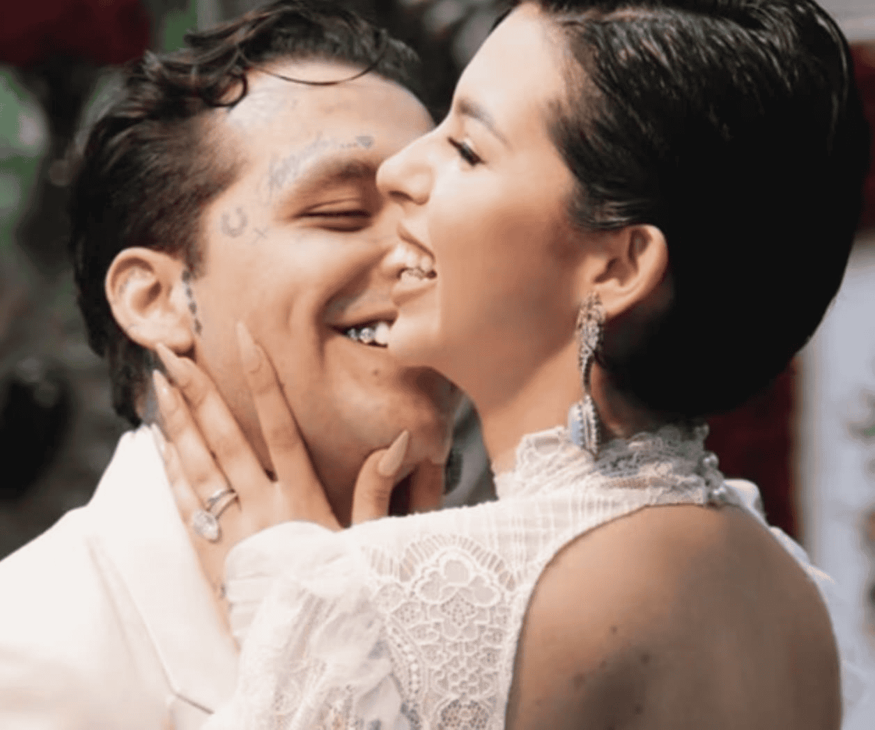 Ángela Aguilar y Christian Nodal publican primeras fotos como esposos