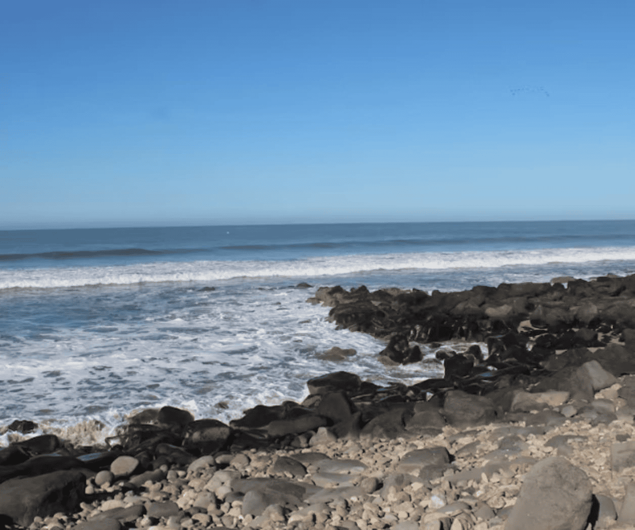 Muere turista tras ser jalado por el mar en Sinaloa