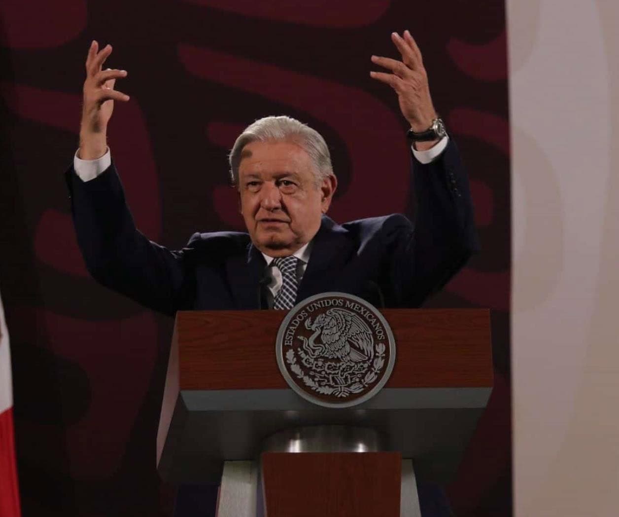 Critica AMLO reclamos por pluris