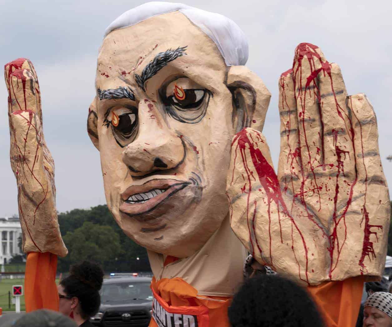 Manifestantes protestan cerca de la Casa Blanca