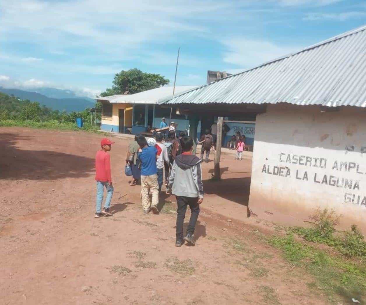 Guatemala ofrece asistencia humanitaria a desplazados de Chiapas